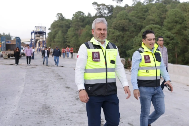 Supervisa Ramírez Bedolla ampliación de la autopista Siglo XXI tramo Zirahuén-Uruapan 